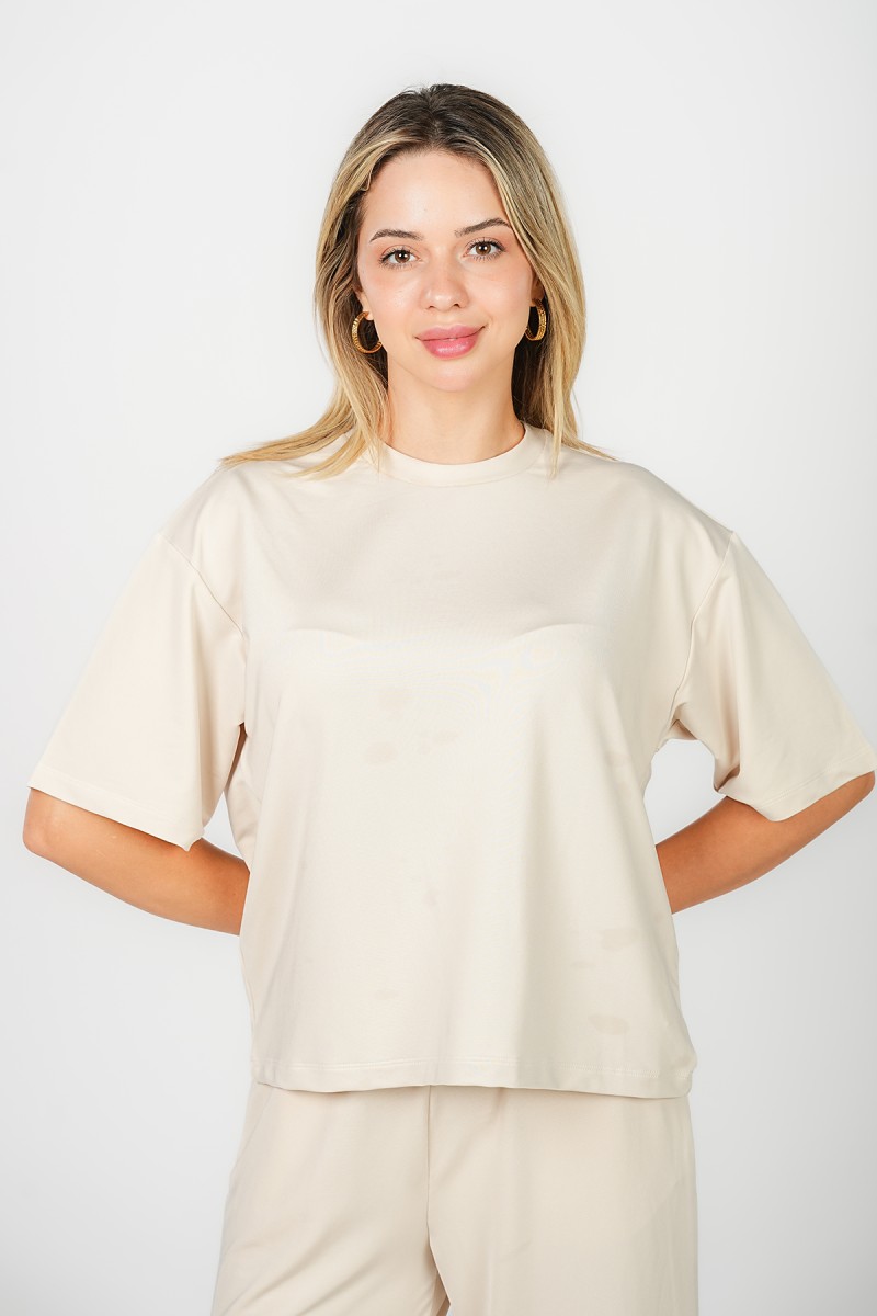 loose T‑shirt