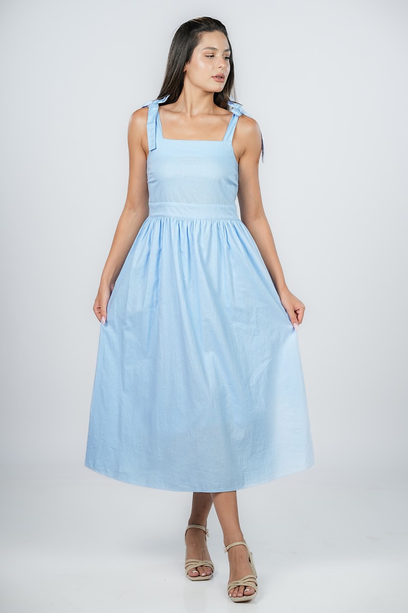 Robe avec bretelles à nouer