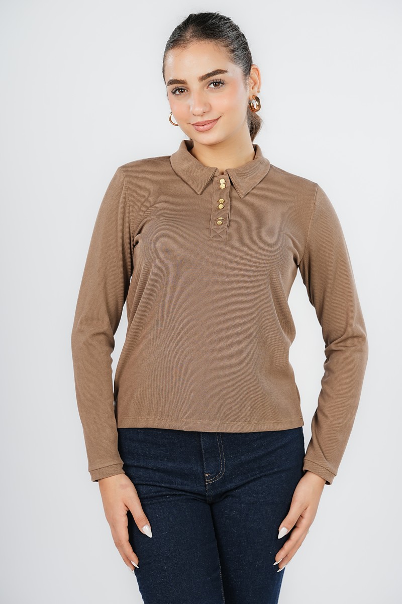 Pull avec boutons dorés