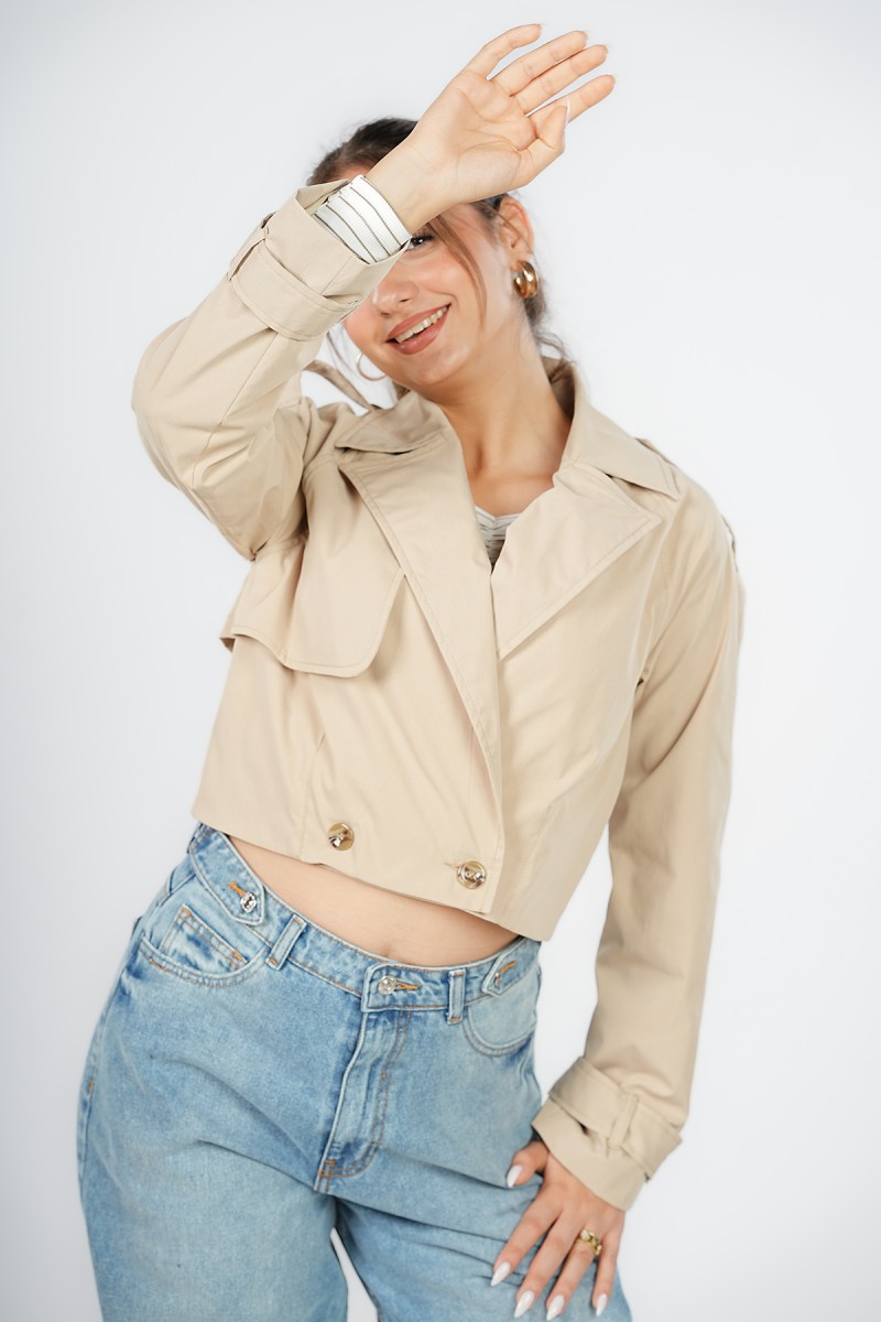 Trench-Coat Court