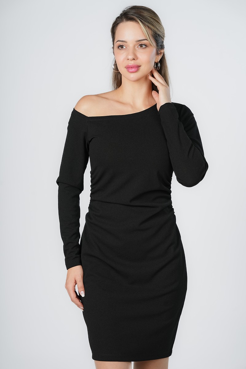 Robe à épaules dénudées