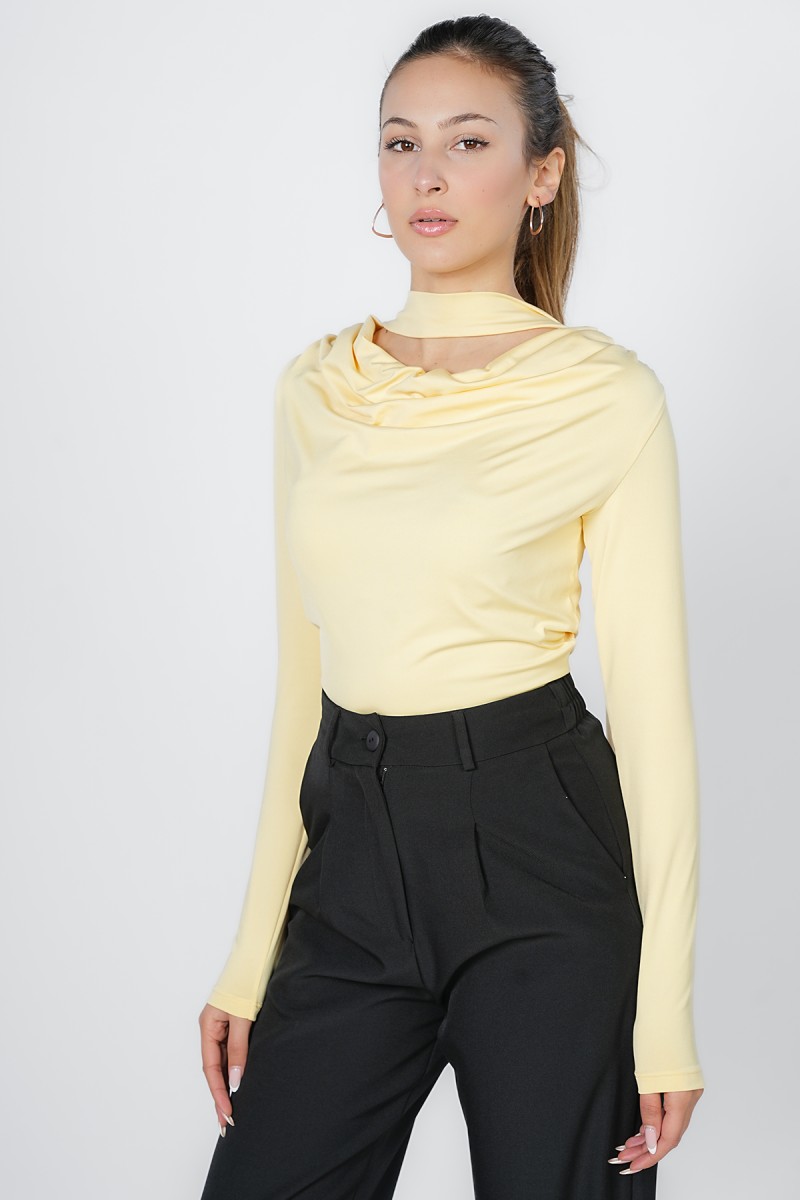 Pull Ajusté Maille Extensible – Look Chic avec Lien Tour de Cou