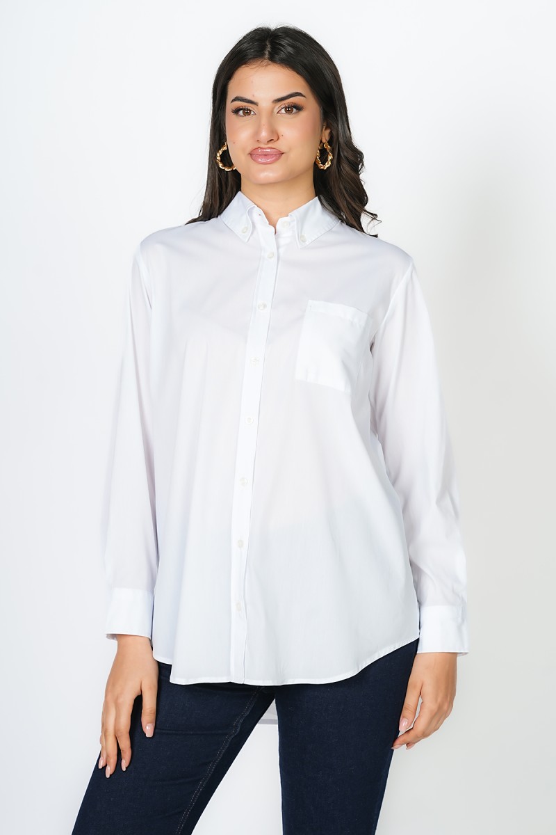 Chemise large et longue à col à revers agrémenté de deux boutons