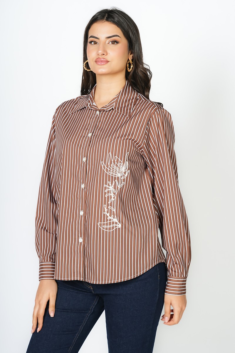 Chemise Oversize Brodée – L’Élégance Artistique au Quotidien