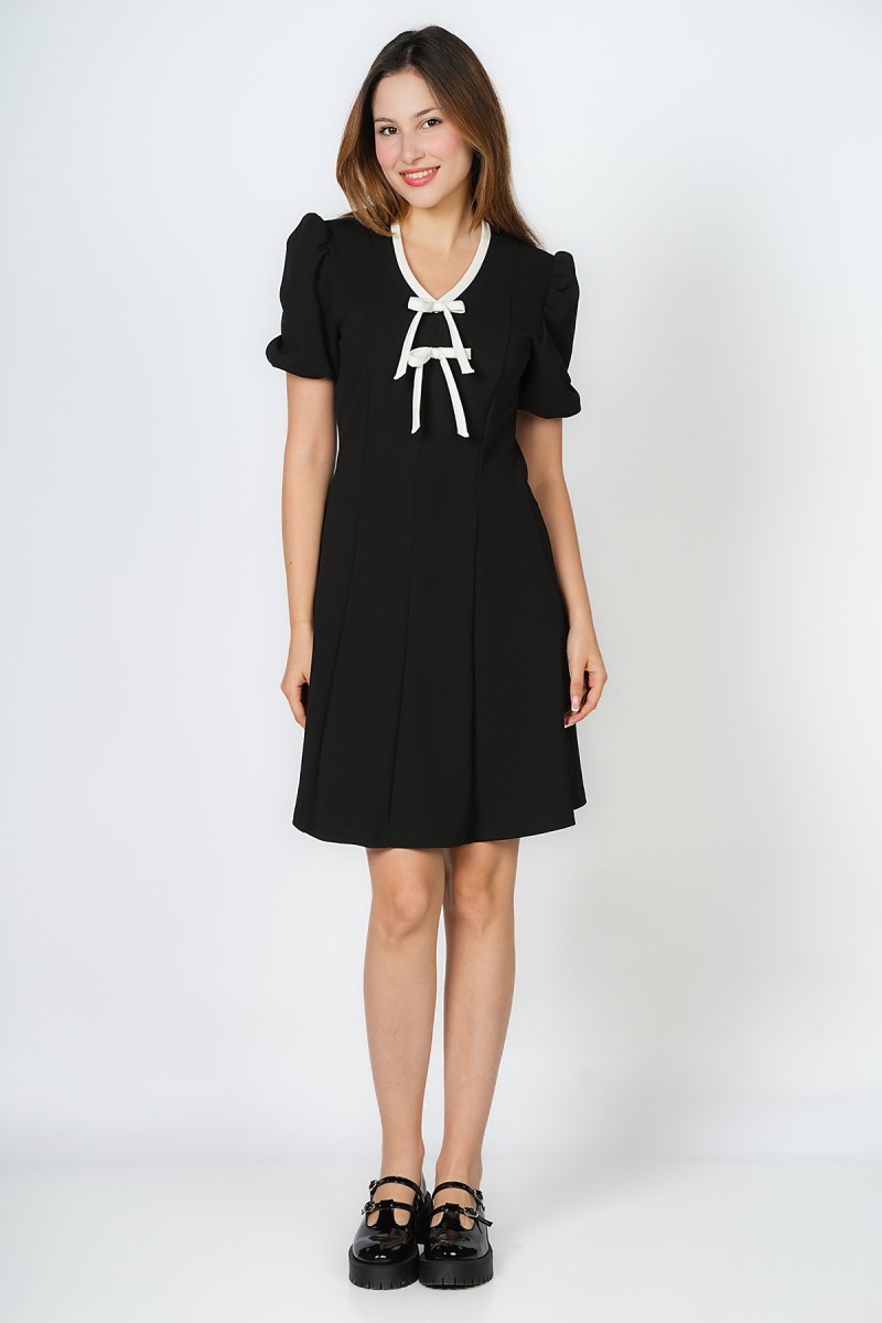 Robe courte à col V