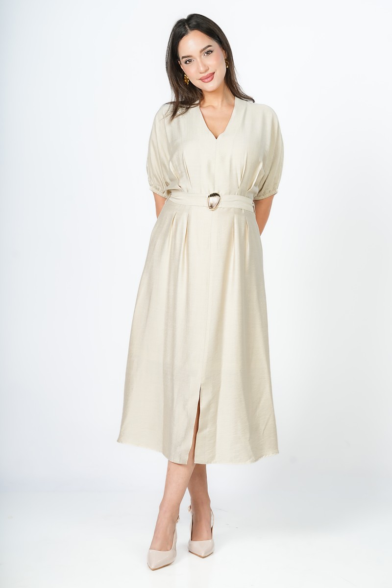 Robe Fluide à Ceinture Dorée